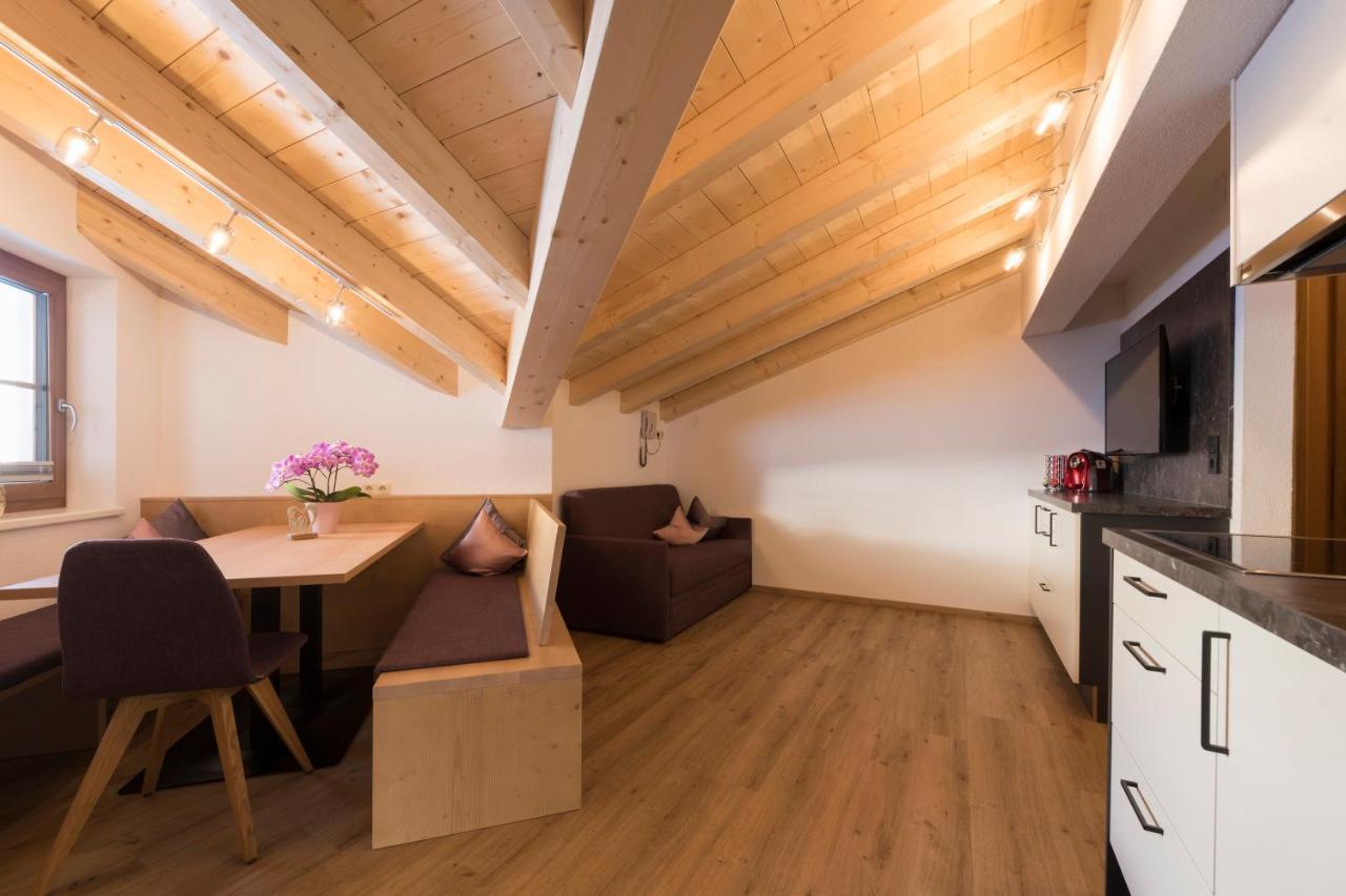 Landhaus Strolz 장크트안톤암아를베르크 외부 사진