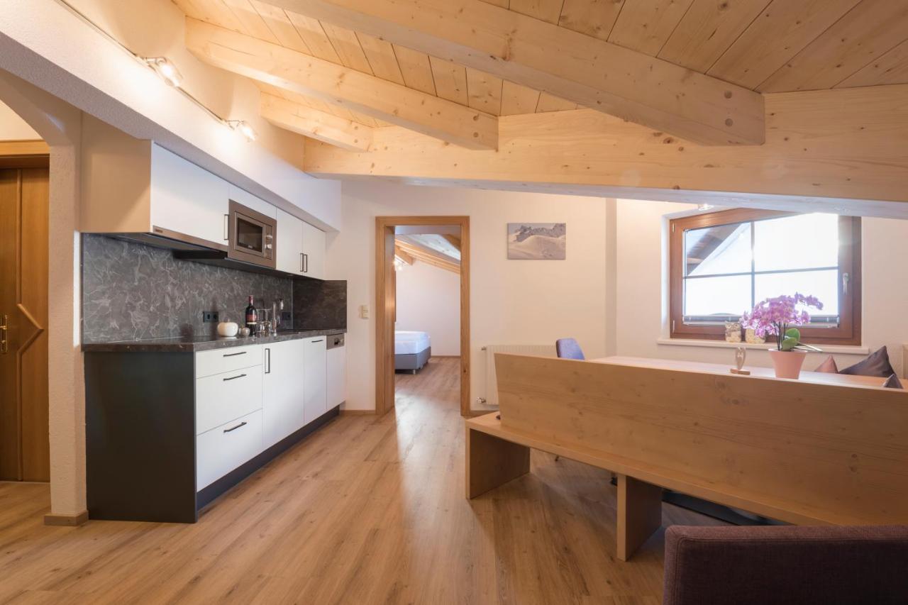 Landhaus Strolz 장크트안톤암아를베르크 외부 사진