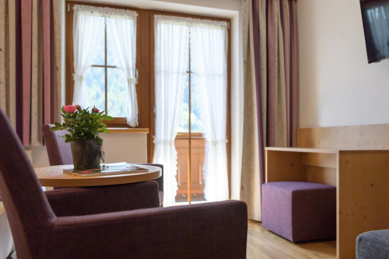 Landhaus Strolz 장크트안톤암아를베르크 외부 사진