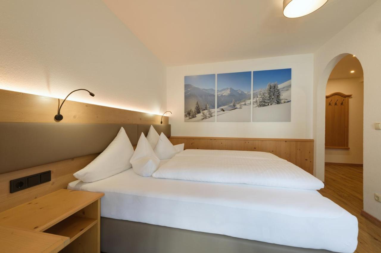 Landhaus Strolz 장크트안톤암아를베르크 외부 사진