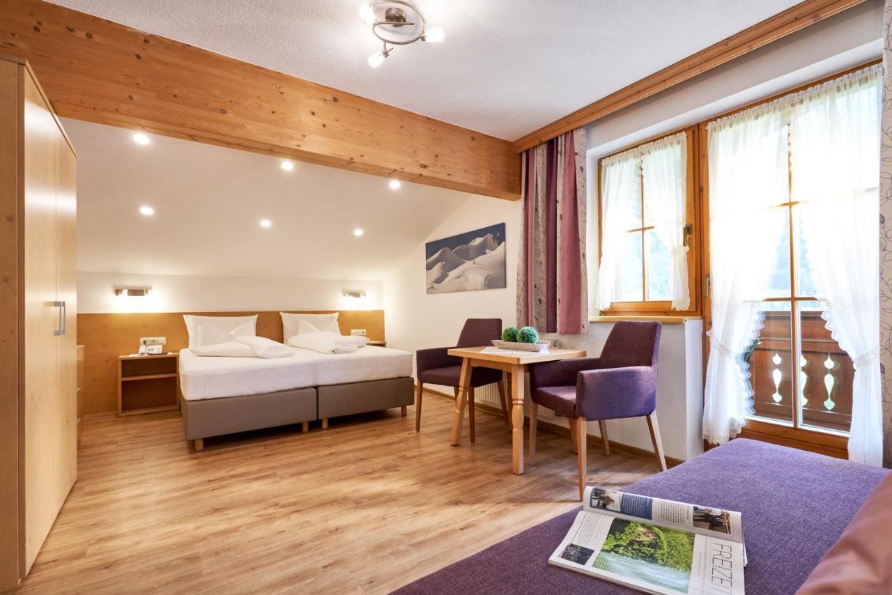 Landhaus Strolz 장크트안톤암아를베르크 외부 사진