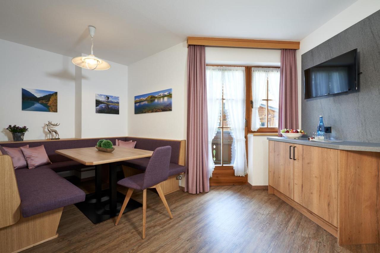 Landhaus Strolz 장크트안톤암아를베르크 외부 사진